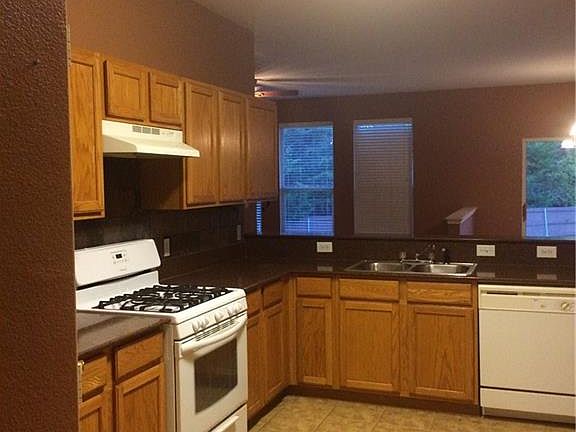 4th image of 3821 Pinebluff Ln