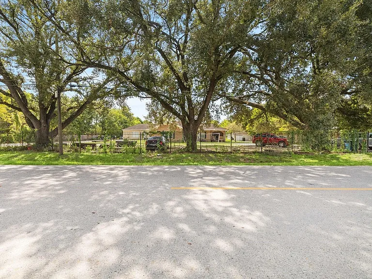 1450 Mesquite St — Photo 2