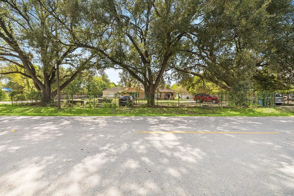 Building Photo - 1450 Mesquite St