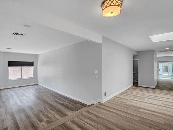 Living room/Front Hall/Entrance