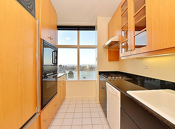 3rd image of 160 W 66th St APT 48E