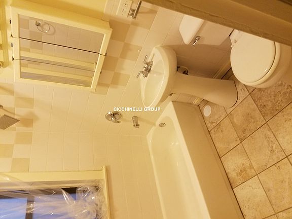 2nd image of 4617 S Calumet Ave #1N