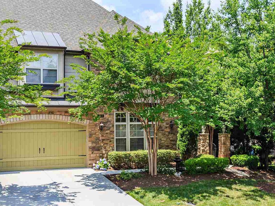 Beautiful 4BR/4BA end unit town in the exclusive Stove Creek Village