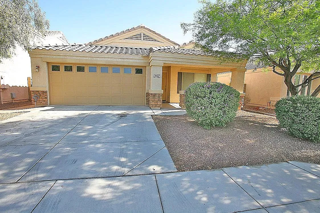 4 bed, 2.0 bath, 1772 sqft, $2,195 — Photo 1
