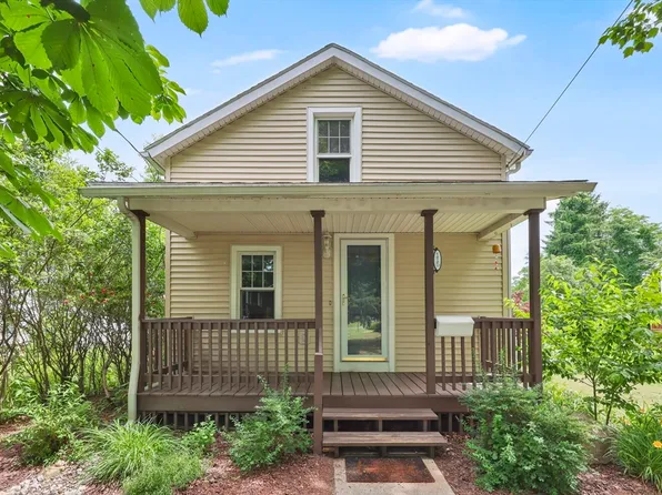 115 Saratoga Ave, Chicopee, MA 01013