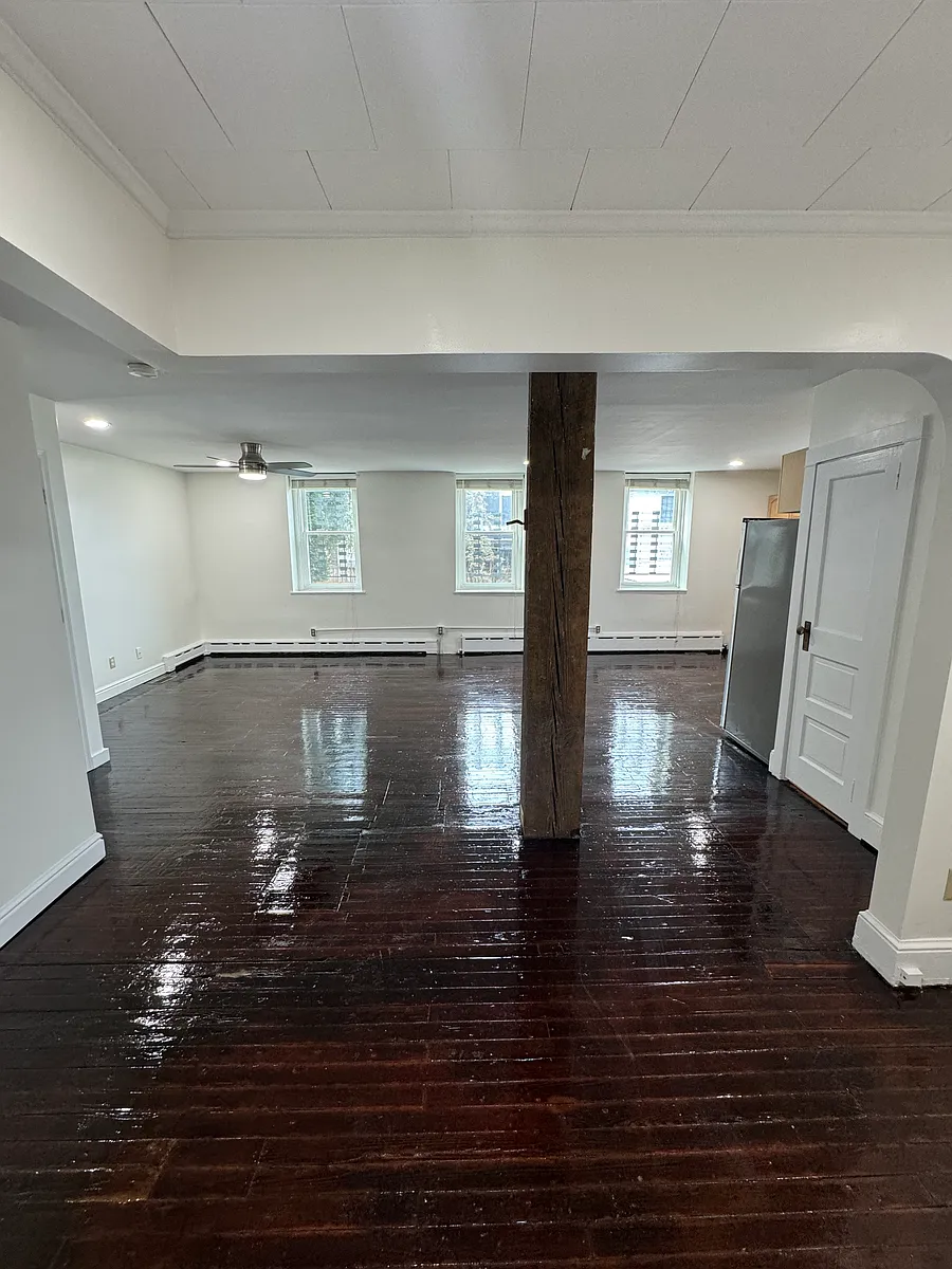 Building Photo - 16 N Concord St #1