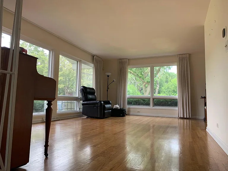 Living Room (almost empty)