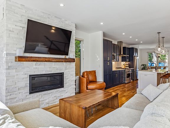 5th image of 2644 S Bannock St