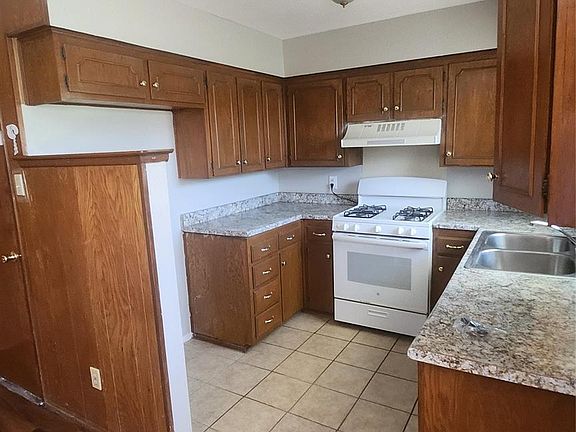3rd image of 2216 Bayberry Dr