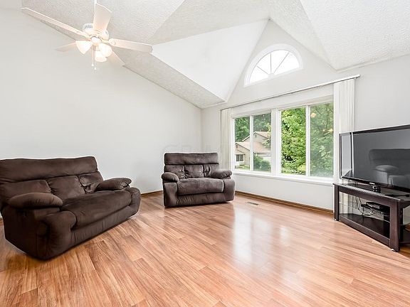 4th image of 902 Windbourne Ct