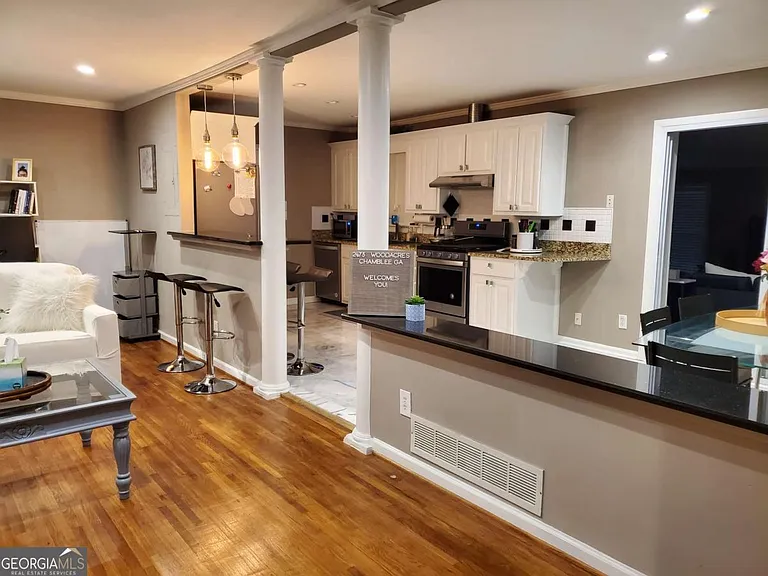 2473 Woodacres Rd NE — Photo 3