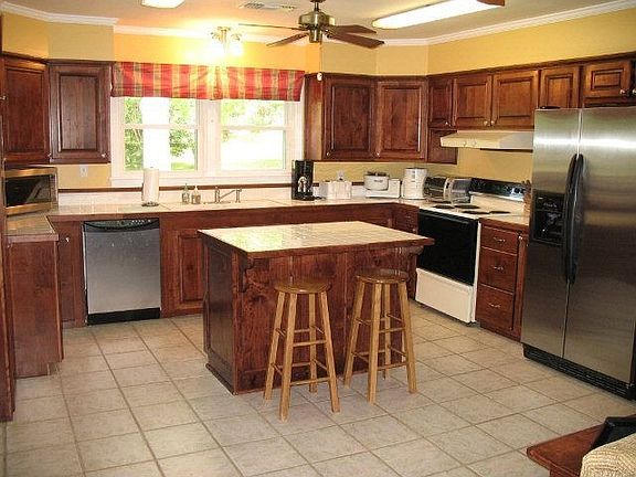 5th image of 204 W Larkin I Smith Dr