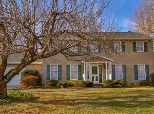 1820 Viola Ln, Hellertown, PA 18055