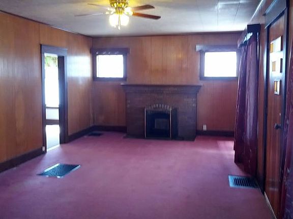 Living Room w/Fireplace