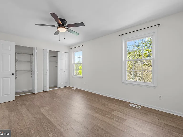 1095 Travis Ln — Photo 10