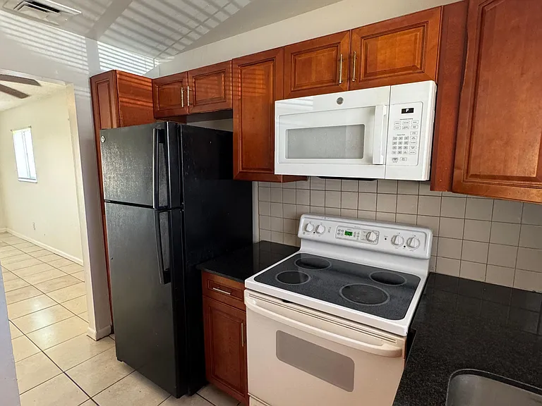 933 W Jasmine Dr — Photo 6