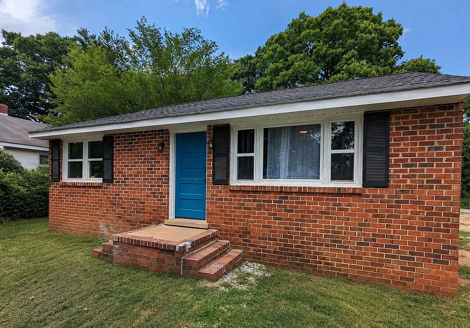 3 bed, 1.5 bath, 1152 sqft, $1,700 — Photo 1
