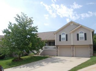 1221 Stockman Ct, Grain Valley, MO 64029
