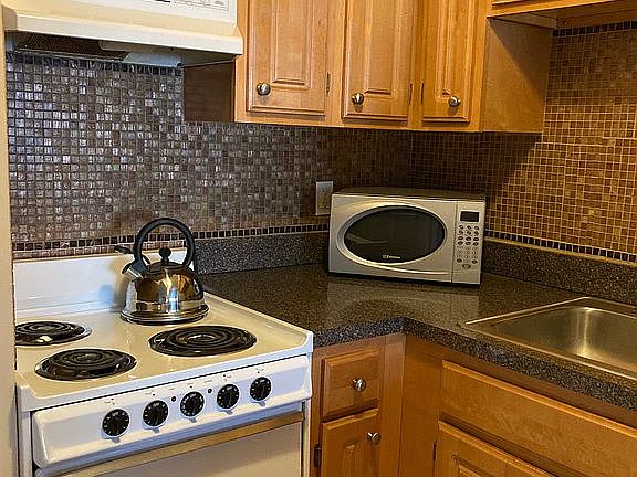 2nd image of 1025 Hancock St Unit 1P