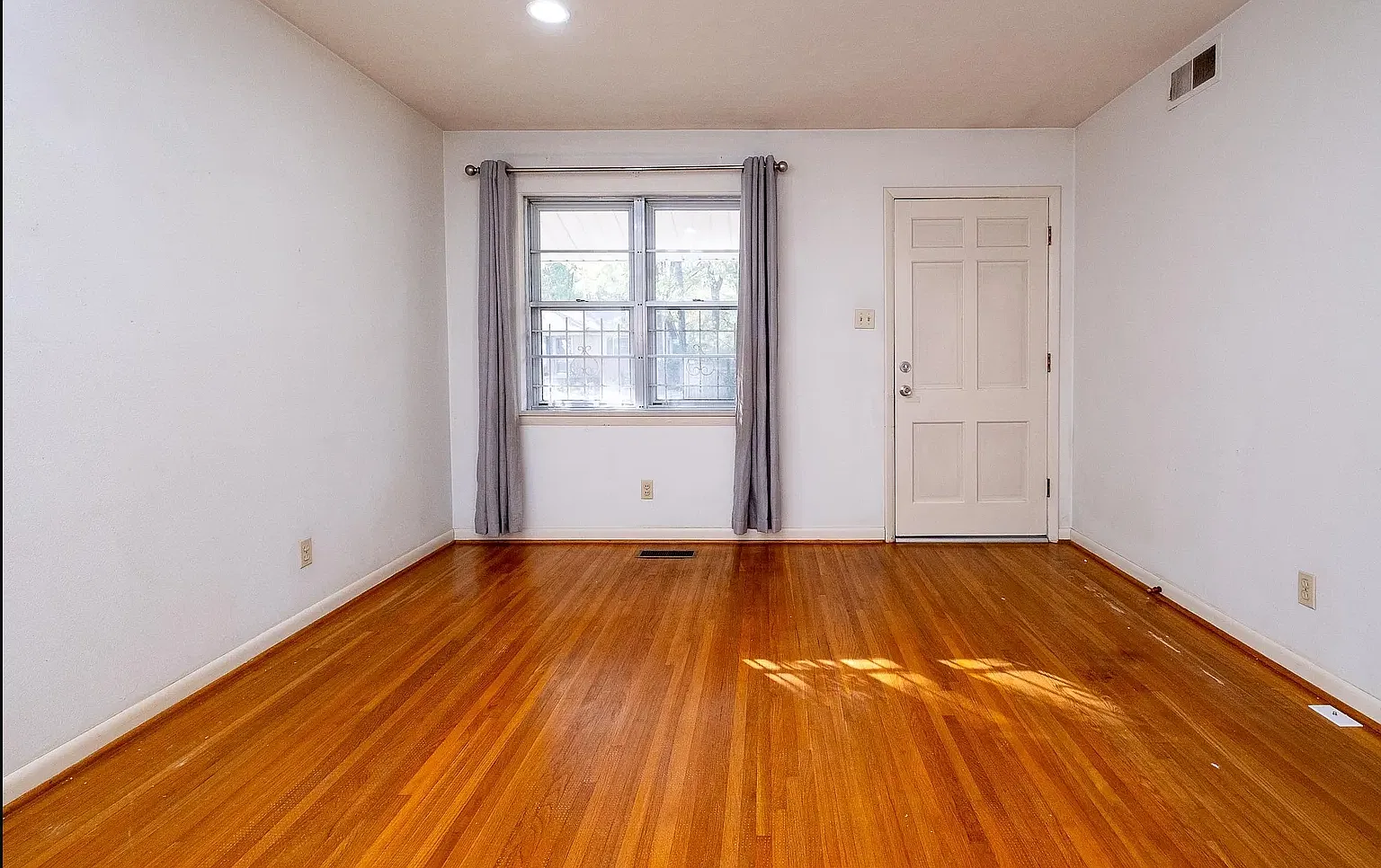 2 bed, 934 sqft, $1,500 — Photo 3
