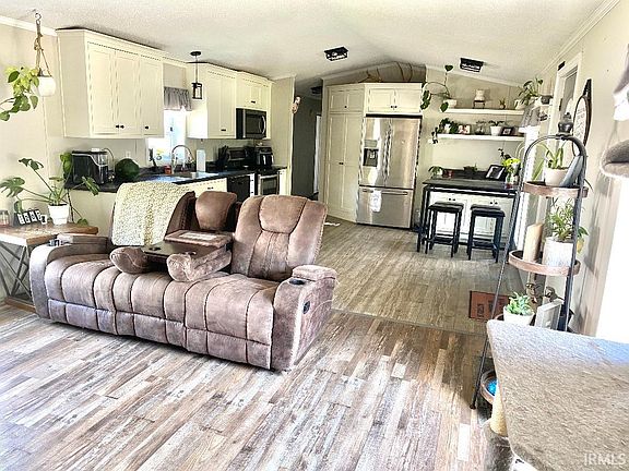 5th image of 684 N Fox Ln
