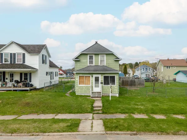 1119 N 1st Ave, Iron River, MI 49935