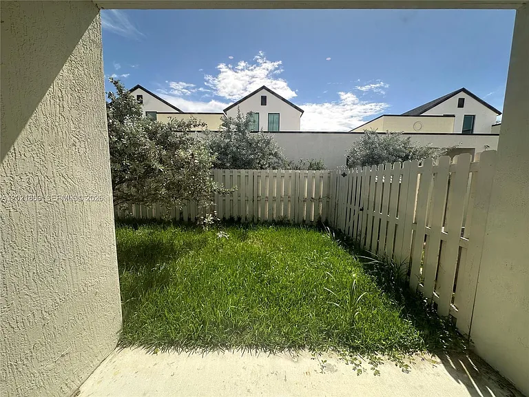23935 SW 110th Ct #23935 — Photo 9