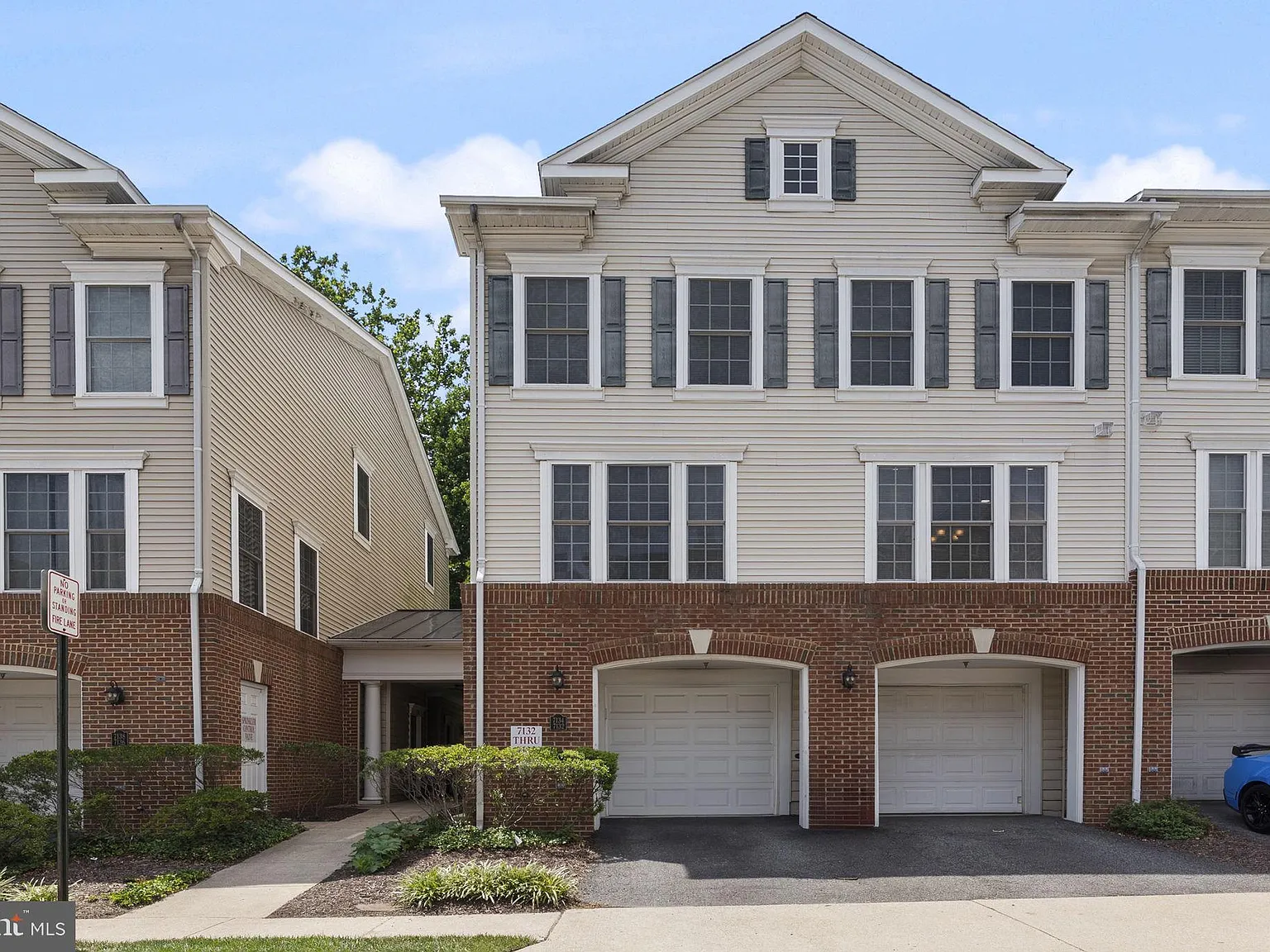 3 bed, 2.5 bath, 1524 sqft, $3,228 — Photo 1