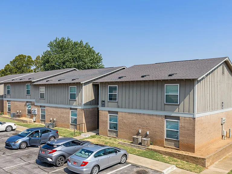 Yukon Heights Apartments — Photo 11