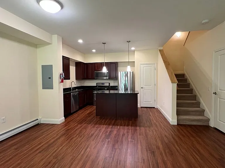 127 Churchill St — Photo 4