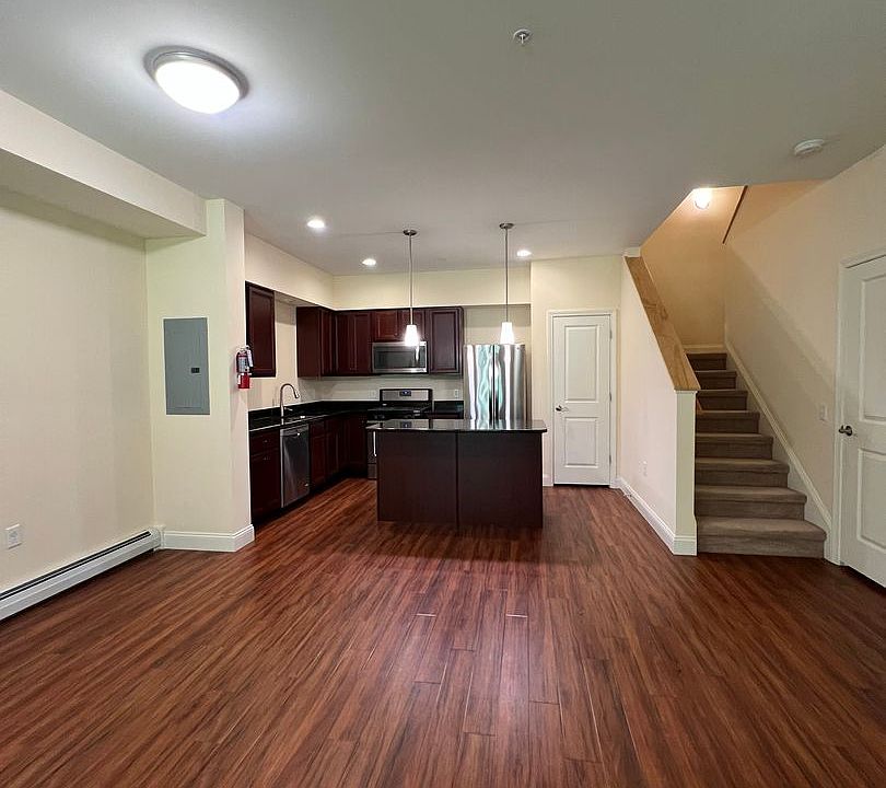 1st image of 127 Churchill St #103