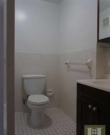 4th image of 155 Chauncey St #1