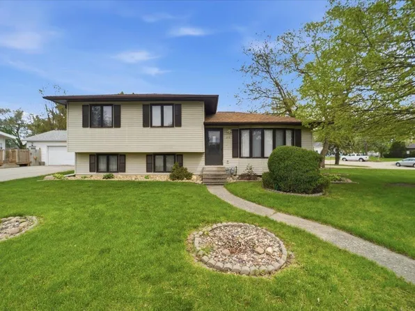 215 River Forest Rd, Evansdale, IA 50707