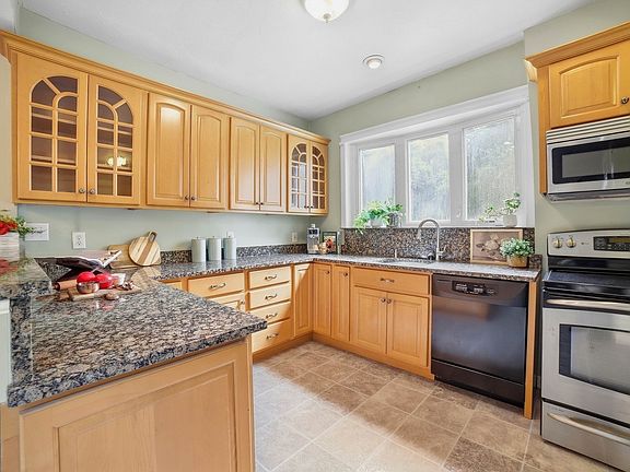 5th image of 550 Sunderland Rd