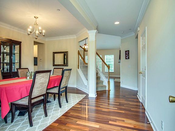 3rd image of 720 Cowan Dr