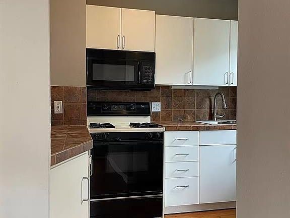 5th image of 1402 Laurel St #A