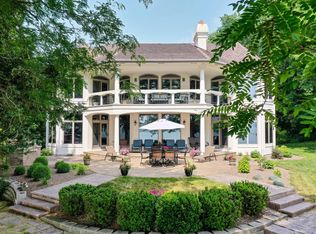30 Monastery Hill Ln, Oconomowoc, WI