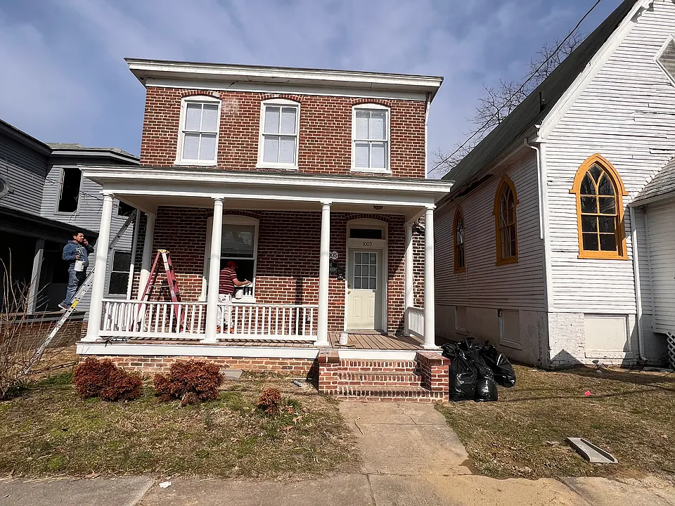 1005 W High St