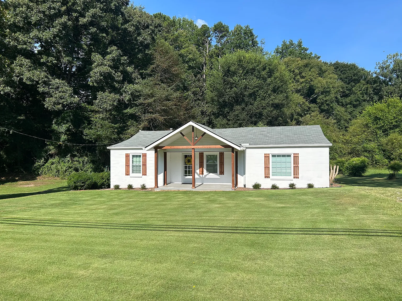 3 bed, 1305 sqft, $1,800 — Photo 1