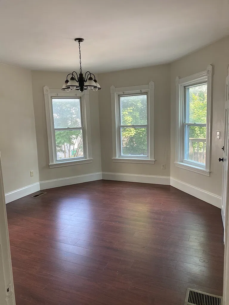3 bed, 1000 sqft, $2,000 — Photo 2