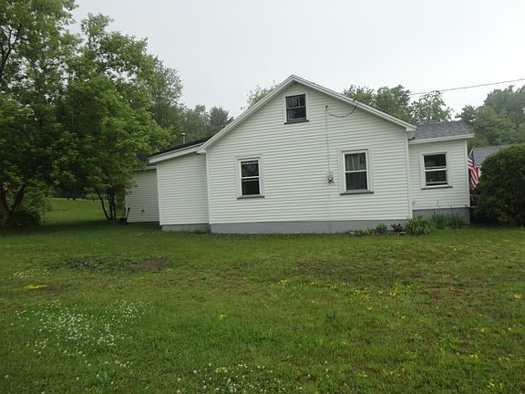 3rd image of 420 Green Bay St