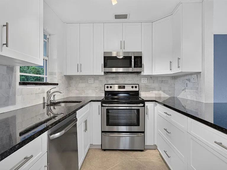 1240 SW 3rd Ter — Photo 11