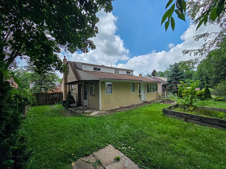 151 Mahoning Dr — Photo 44
