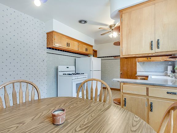 5th image of 8908 S Sacramento Ave