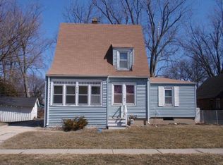 379 S Commonwealth Ave, Elgin, IL 60123