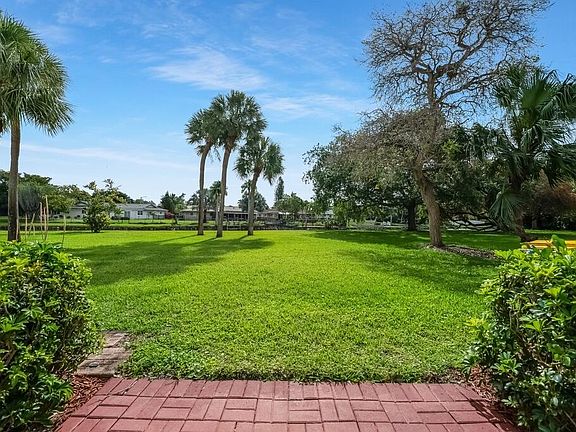 3rd image of 7928 Sanibel Drive
