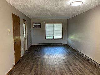 3rd image of 906 N Elm St