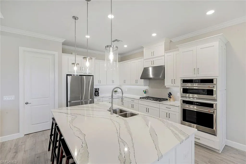 3 bed, 2.0 bath, 1886 sqft, $5,000 — Photo 4