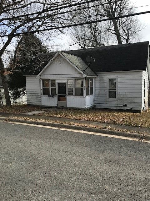 1st image of 109 E Trowbridge St