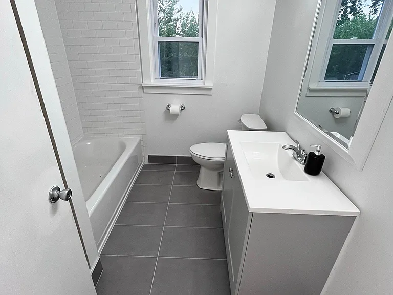 294 Middletown Ave — Photo 3